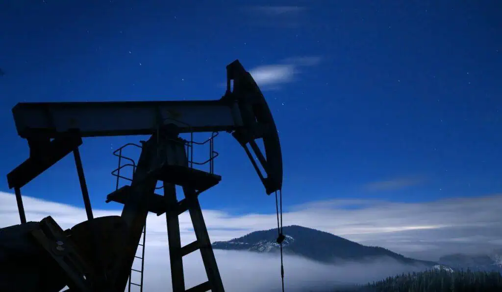 Premercado | Bolsas suben y petróleo cae más del 5 % ante señales de gran acuerdo EE. UU.-Irán Producción de petroleo.
