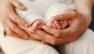 Home - Valora Analitik Cifra de nacimientos en Colombia durante 2025 fue la más baja en 10 años; defunciones aumentaron