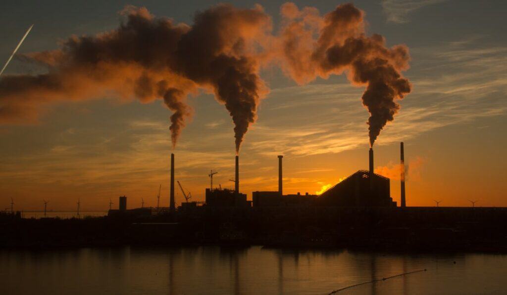 Combustibles fósiles seguirán siendo esenciales para Colombia al menos hasta 2040; gasolina tendría que importarse Combustibles fósiles seguirán siendo esenciales para Colombia al menos hasta 2040; gasolina tendría que importarse