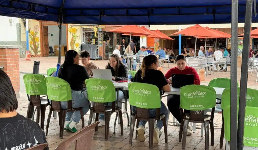 Comfenalco Antioquia ha acompañado a más de 70.000 mujeres en procesos de formación, orientación y vinculación laboral Comfenalco Antioquia ha acompañado a más de 70.000 mujeres en procesos de formación, orientación y vinculación laboral