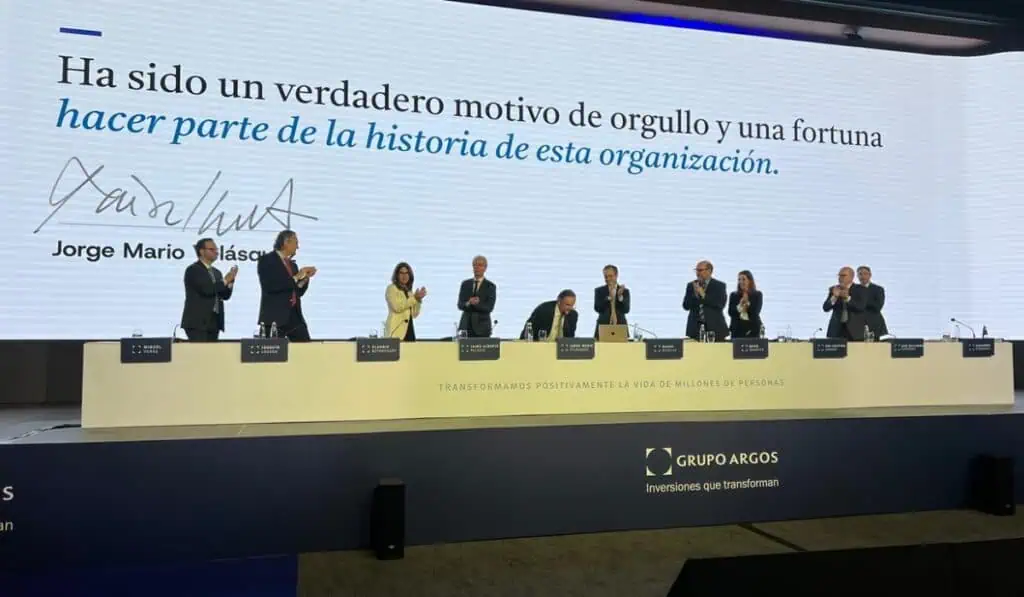 El legado que deja Jorge Mario Velásquez en Grupo Argos: 40 años al interior de un holding de proyección internacional Despedida de Jorge Mario Velásquez ante los accionistas