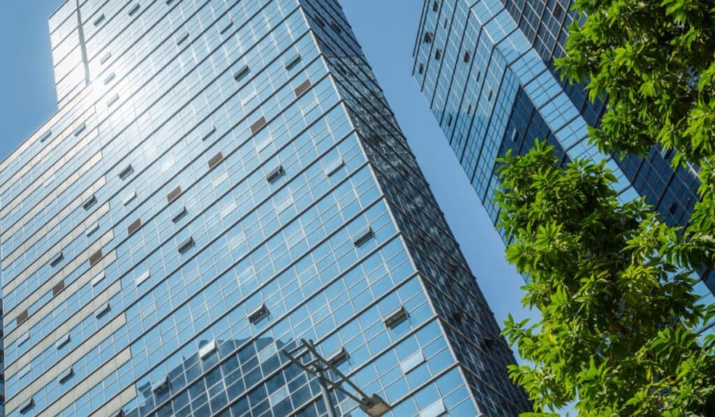 Edificios con mayor eficiencia energética y menos consumo de agua lideran la ocupación de oficinas en Bogotá en 2026 Edificios con mayor eficiencia energética y menos consumo de agua lideran la ocupación de oficinas en Bogotá en 2026