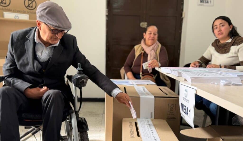 ¿Se puede cambiar de puesto de votación entre la primera y segunda vuelta presidencial en Colombia? cambiar de puesto de votación entre la primera y segunda vuelta presidencial en Colombia
