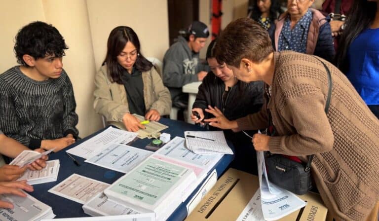 ¿Se puede cambiar de puesto de votación entre la primera y segunda vuelta presidencial en Colombia? cambiar de puesto de votación entre la primera y segunda vuelta presidencial en Colombia