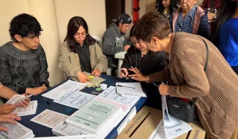 cambiar de puesto de votación entre la primera y segunda vuelta presidencial en Colombia