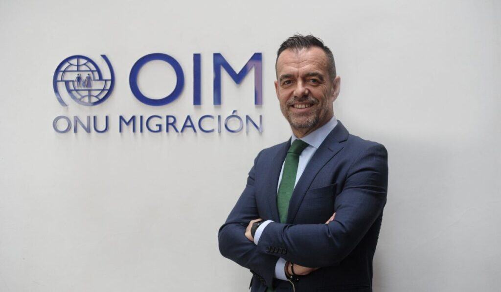 Ciudadanos venezolanos ahora podrán tener bancarización sin muchos requisitos: Así funciona el programa Fernando Medina Donoso, jefe de Misión de la OIM en Colombia