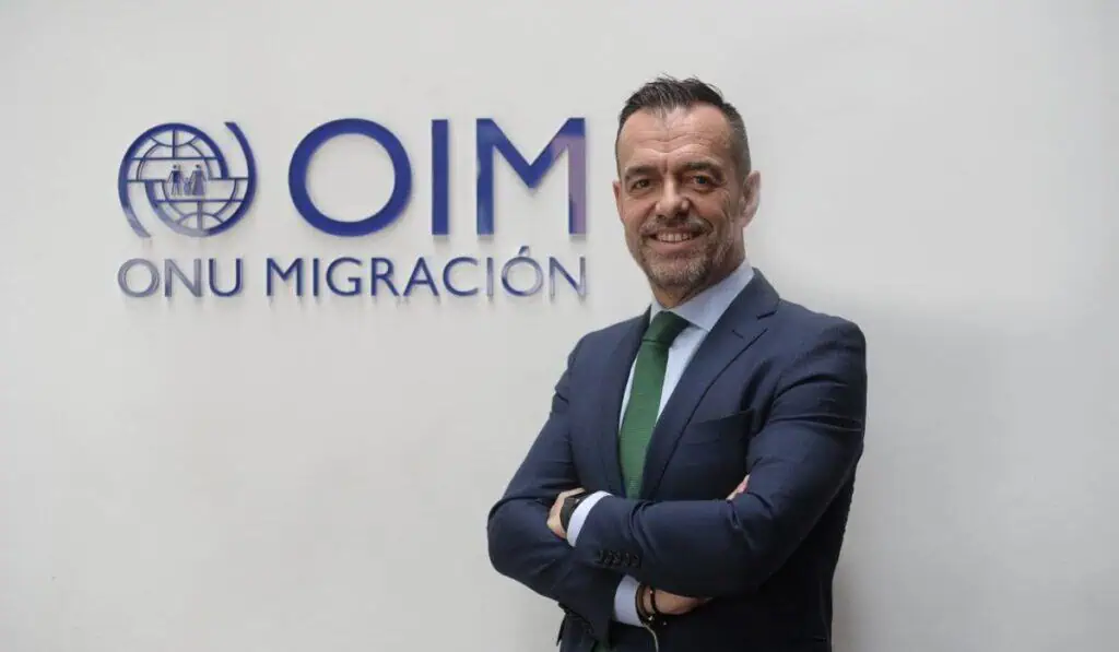 Ciudadanos venezolanos ahora podrán tener bancarización sin muchos requisitos: Así funciona el programa Fernando Medina Donoso, jefe de Misión de la OIM en Colombia