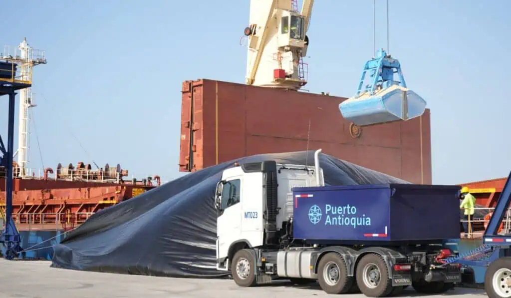 Puerto Antioquia recibió el primer buque a granel desde Estados Unidos Puerto Antioquia recibió el primer buque a granel desde Estados Unidos