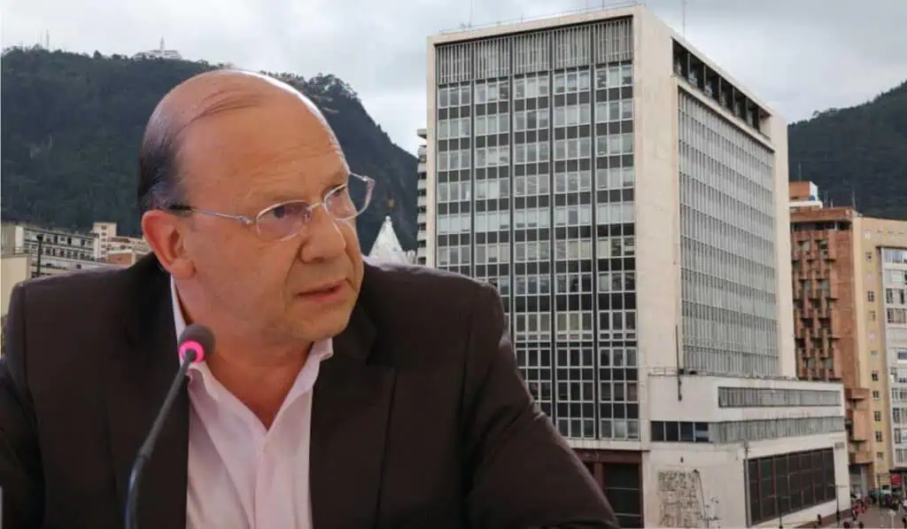 MinHacienda: Meta de inflación debería estar más cercana al 5 % para generar mayor crecimiento Germán Ávila, ministro de Hacienda, y Banco de la República