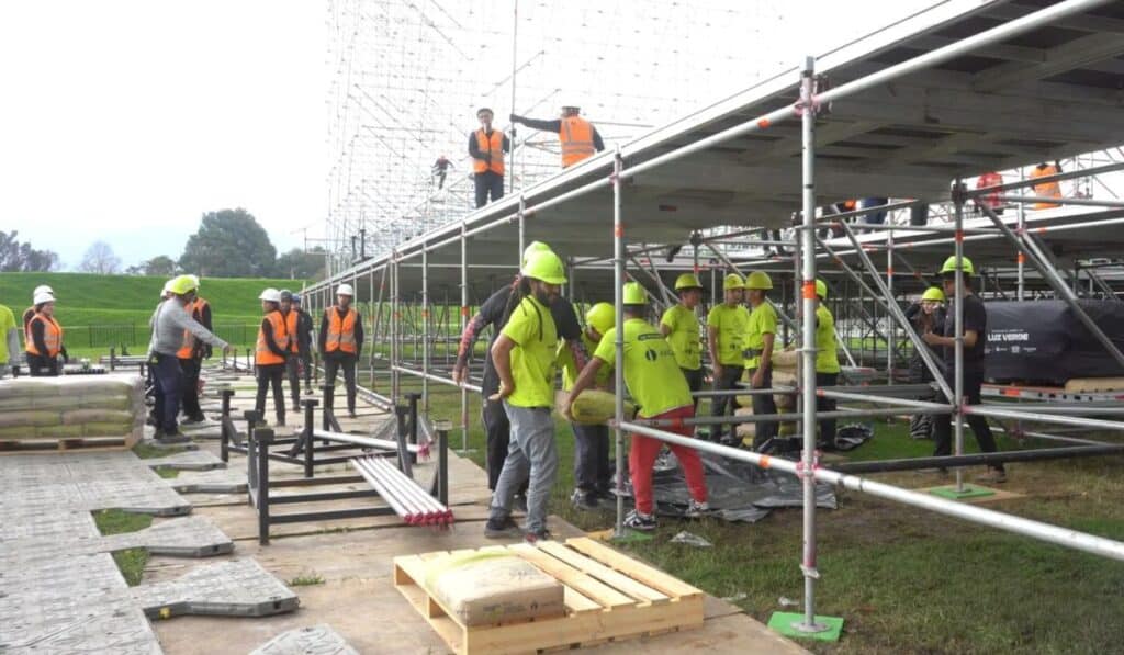 La iniciativa reemplazará los contrapesos que tradicionalmente se utilizan en las tarimas del festival por una solución basada en cemento y arena. Foto: cortesía Grupo Argos 