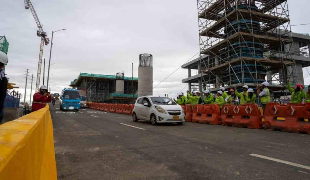 Se completó obra complementaria del Metro de Bogotá que será clave para la movilidad de la ciudad Inauguran nuevo puente en la primera de Mayo como obra complementaria al Metro de Bogotá