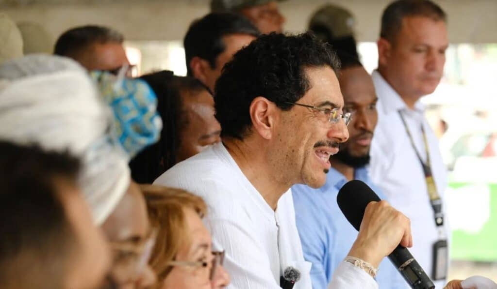 Cepeda plantea compras masivas de medicamentos para enfrentar crisis en salud Iván Cepeda, candidato presidencial por el Pacto Histórico
