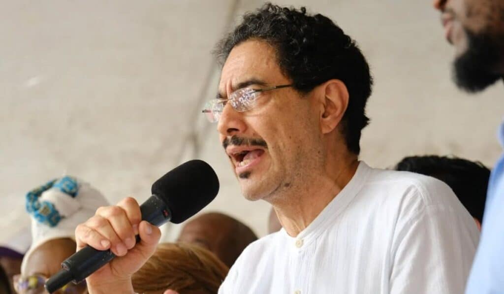 Cepeda confirma que mantendría políticas económicas de Petro: habla de empresas y transición energética Iván Cepeda, candidato presidencial por el Pacto Histórico