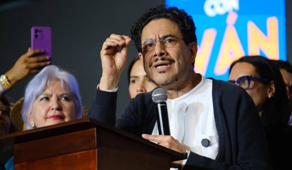 Cepeda descarta nueva emisión de acciones de Ecopetrol si es presidente; habla de transición energética Iván Cepeda, candidato a la Presidencia de Colombia. Imagen: Campaña Iván Cepeda