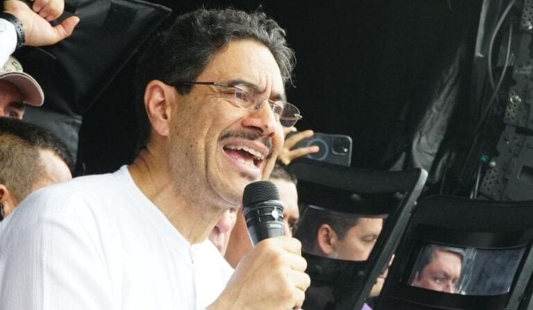 La política energética de Iván Cepeda: más transición energética y caída del petróleo Iván Cepeda, candidato presidencial. Imagen: Campaña de Iván Cepeda
