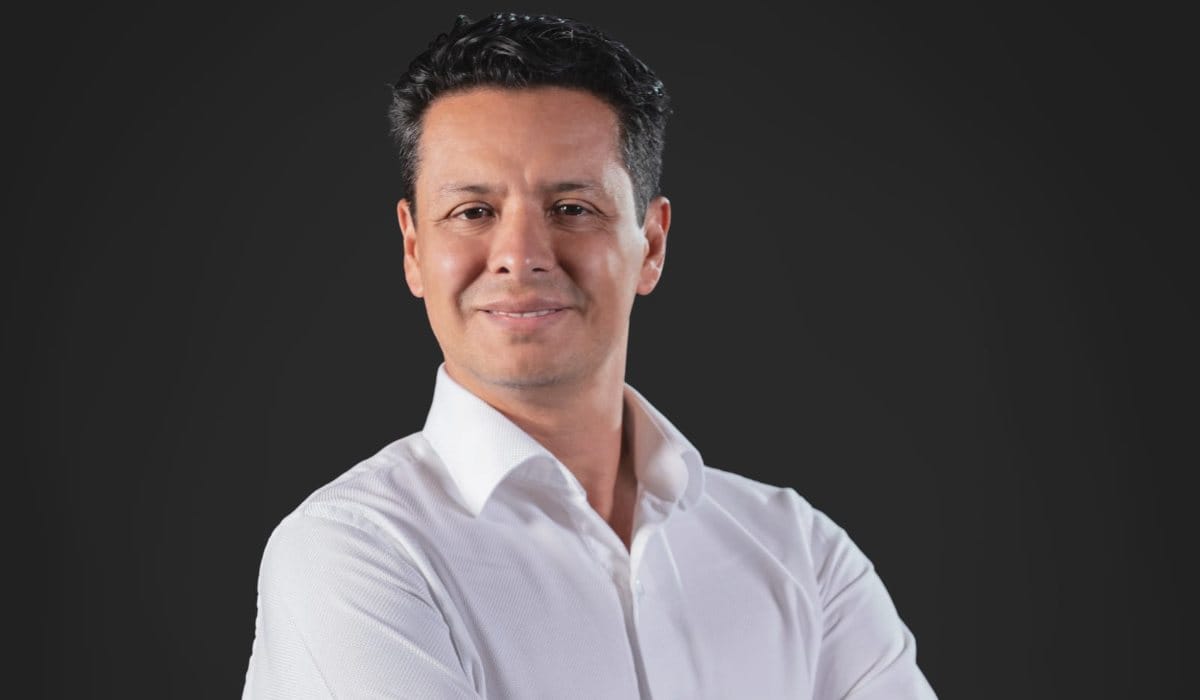 Home - Valora Analitik John Linares, presidente del Banco Contactar