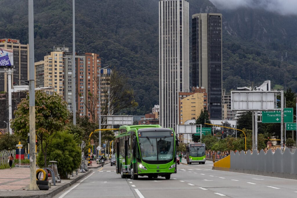 Scania suma 2.500 buses y 200 millones de kilómetros recorridos en Bogotá con TransMilenio Buses Scania.