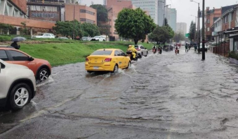 Las lluvias en Bogotá alcanzan niveles que ya se miden en piscinas olímpicas Las lluvias en Bogotá alcanzan niveles que ya se miden en piscinas olímpicas