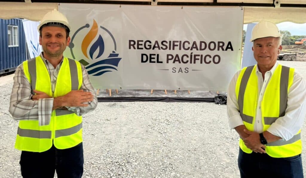Primicia | Constructora PIO revela avances y detalles de la Regasificadora del Pacífico: inicia operaciones en septiembre Mauricio Gómez y Oscar Isaza de la Regasificadora del Pacífico