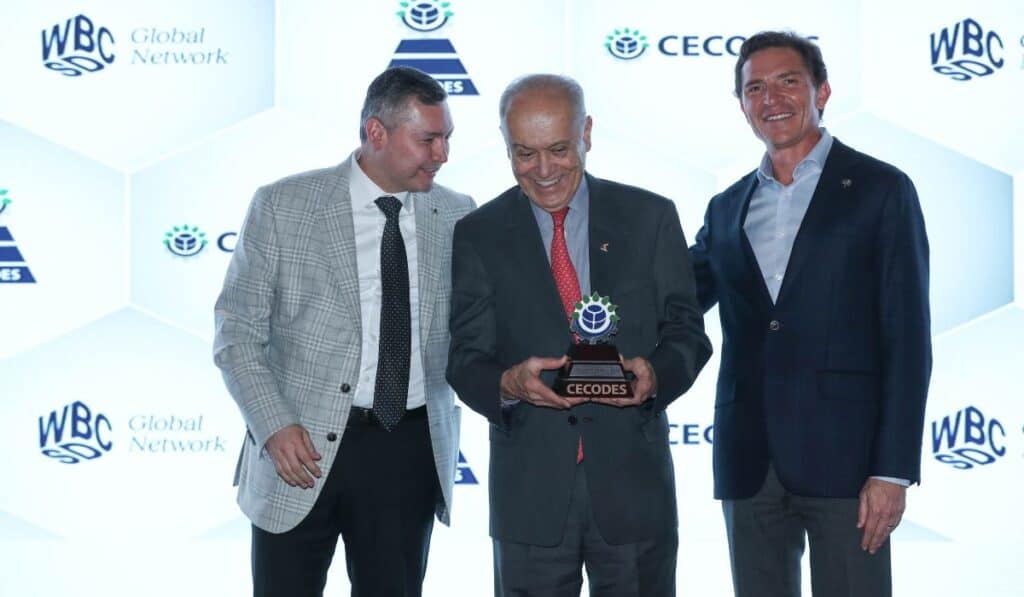 Colsubsidio recibió nuevo reconocimiento tras liderazgo empresarial en sostenibilidad y fortalecimiento en bienestar social Nuevo reconocimiento de Colsubsidio. Foto: cortesía Colsubsidio