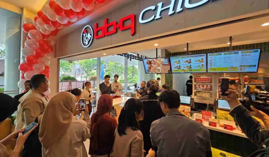 Famoso restaurante coreano BBQ Chicken abre en Medellín su primera tienda de Suramérica: así será su oferta Nuevo restaurante de comida coreana BBQ Chicken