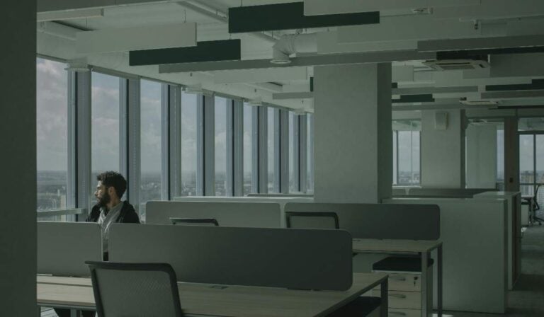 Oficinas en Bogotá se encarecen más de 30%: la alternativa que gana fuerza para ahorrar Oficinas en Bogotá se encarecen más de 30%: la alternativa que gana fuerza para ahorrar