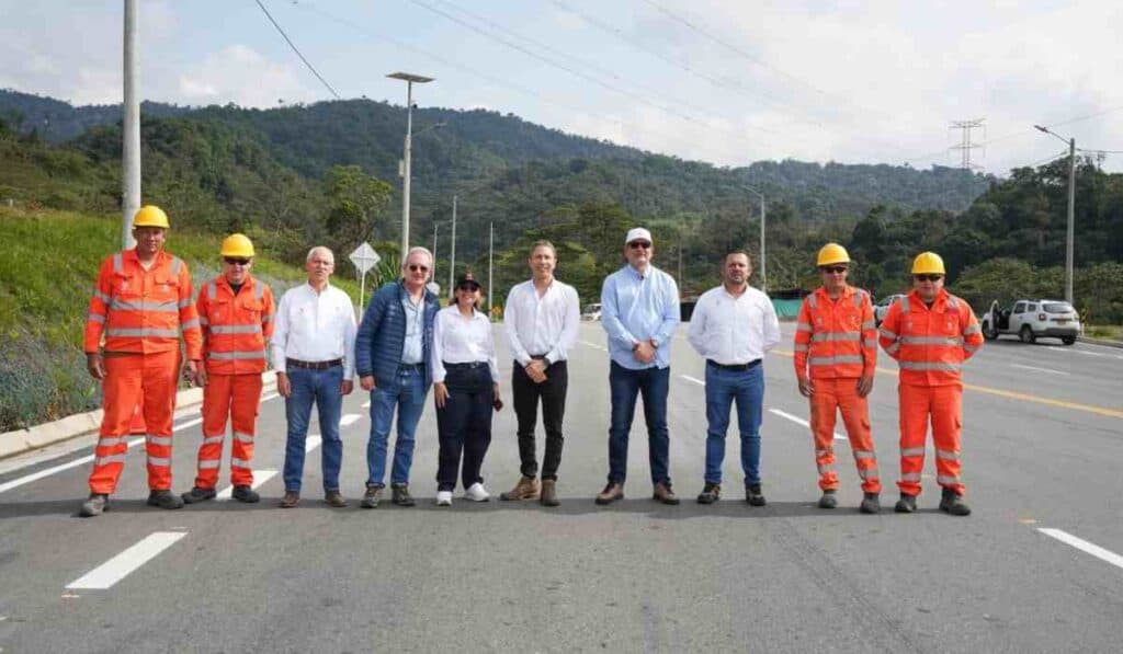 Entregan megaobra en el sur de Colombia que reducirá tiempo de viaje hasta 6 horas Rehabilitación de 61 km entre Pitalito y San Juan de Villalobos
