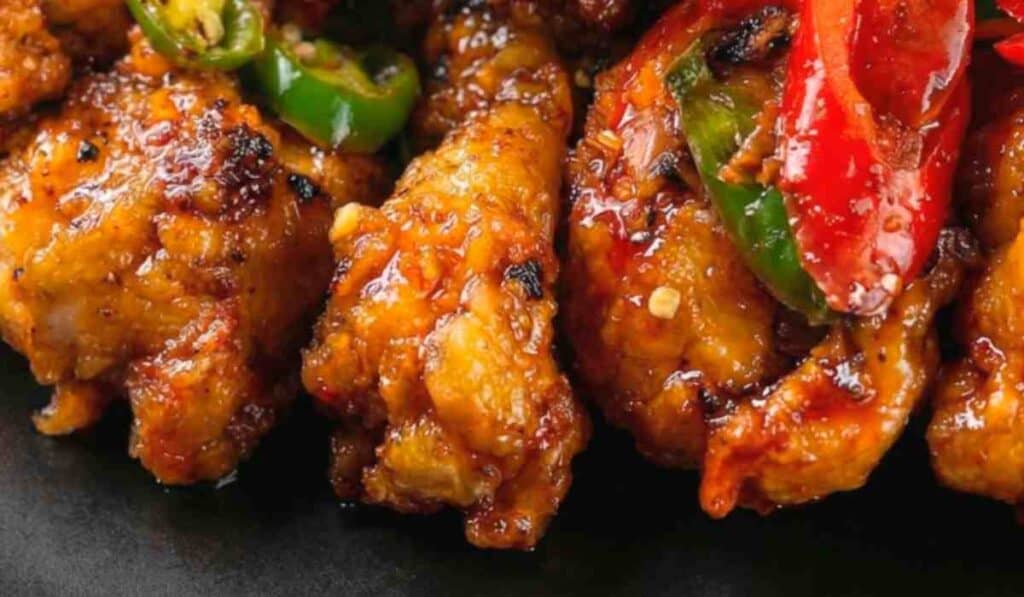 Famoso restaurante coreano BBQ Chicken abre en Medellín su primera tienda de Suramérica: así será su oferta Restaurante de pollo coreano que aterrizó en Colombia