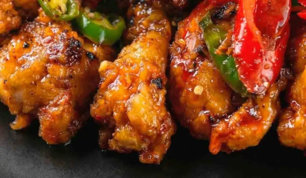 Famoso restaurante coreano BBQ Chicken abre en Medellín su primera tienda de Suramérica: así será su oferta Restaurante de pollo coreano que aterrizó en Colombia
