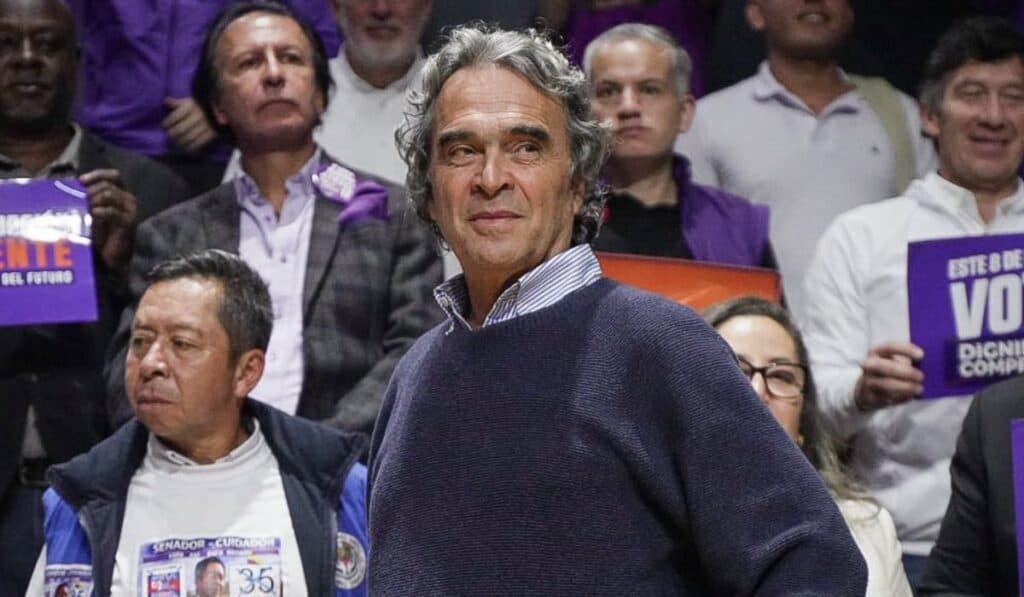 Las condiciones que puso Sergio Fajardo para apoyar a Cepeda o a De la Espriella Sergio Fajardo, candidato presidencial en Colombia