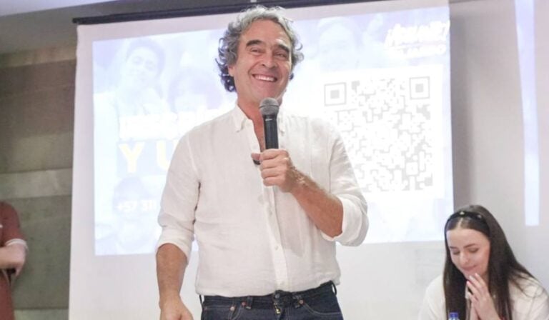 Las condiciones que puso Sergio Fajardo para apoyar a Cepeda o a De la Espriella Sergio Fajardo, candidato presidencial en Colombia