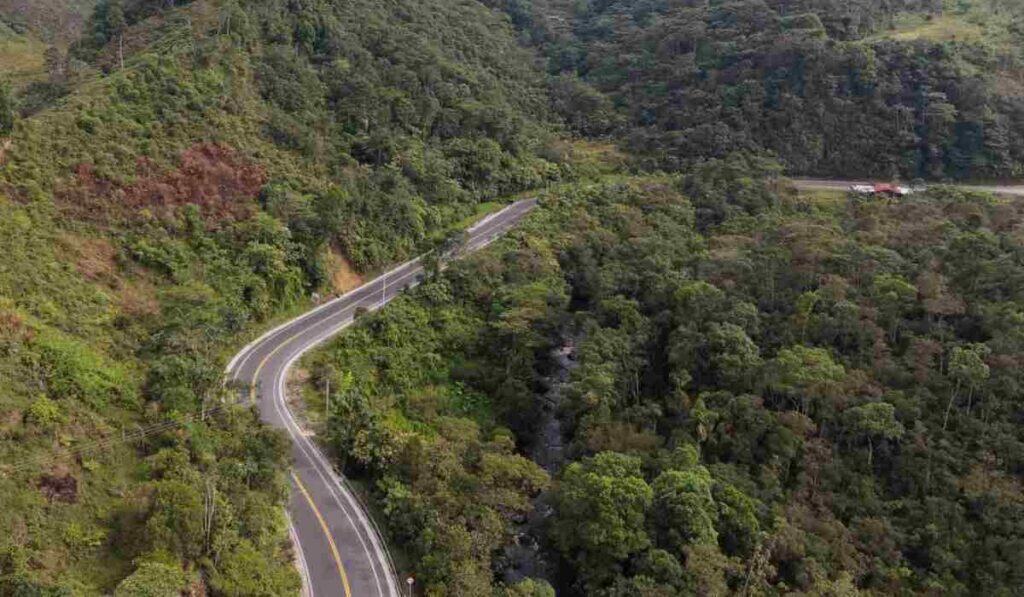 Entregan megaobra en el sur de Colombia que reducirá tiempo de viaje hasta 6 horas Vía entre Pitalito y San Juan de Villalobos