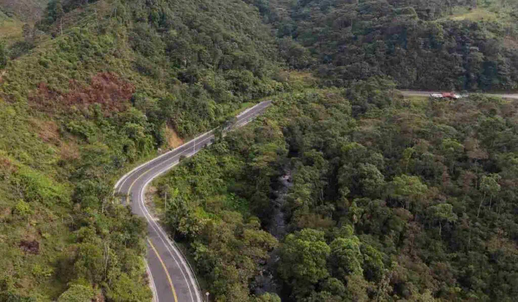 Entregan megaobra en el sur de Colombia que reducirá tiempo de viaje hasta 6 horas Vía entre Pitalito y San Juan de Villalobos