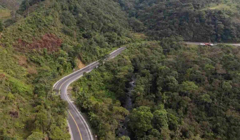 Vía entre Pitalito y San Juan de Villalobos