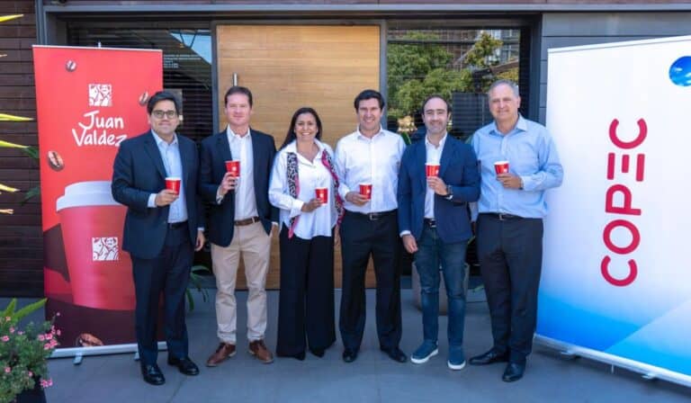 Juan Valdez apunta a duplicar sus tiendas en Chile de la mano de Copec Juan Valdez se alía con Copec para fortalecer su presencia en Chile.