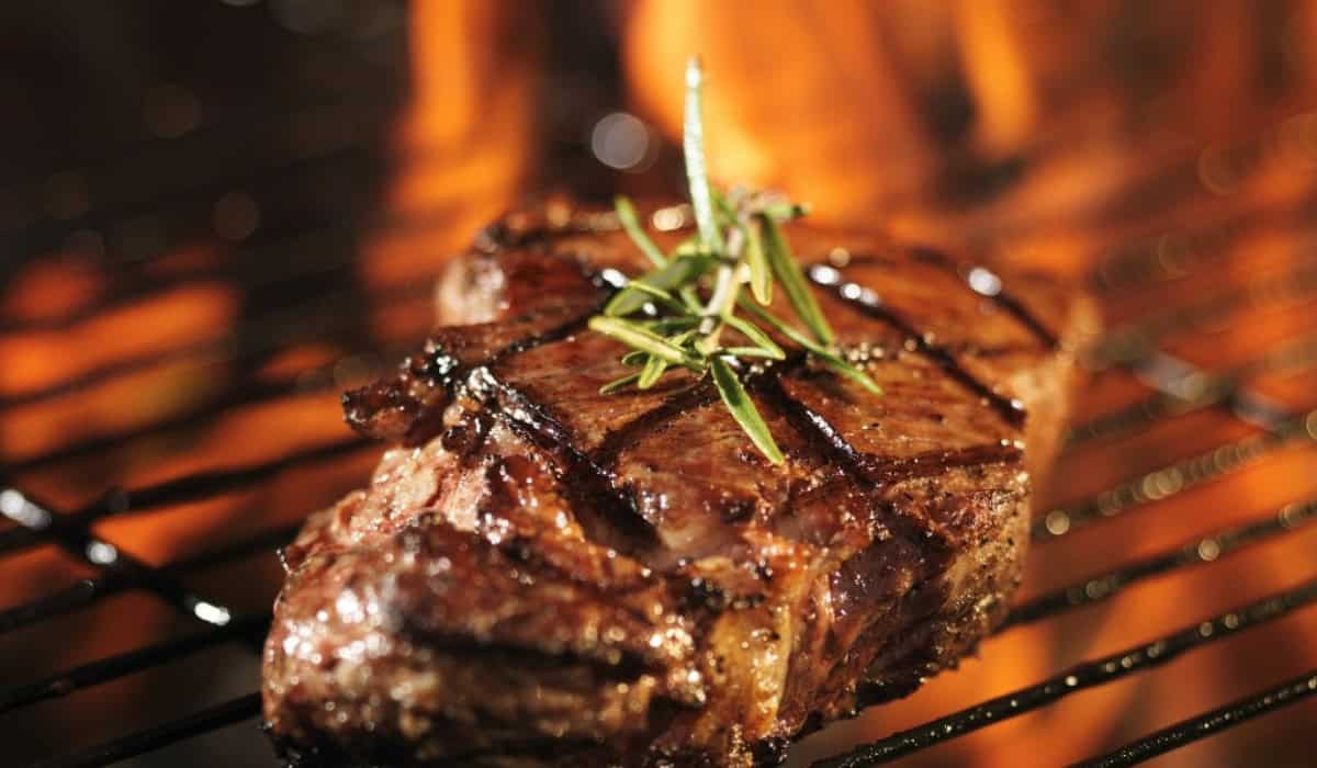 Factory Steak & Lobsterbusca posicionarse dentro del segmento de parrilla premium en la ciudad.