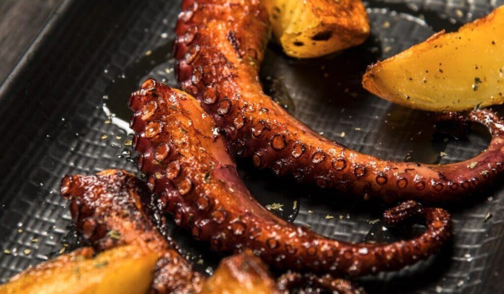 Factory Steak & Lobster abre sus puertas en el corazón gastronómico de Bogotá Factory Steak & Lobster está ubicado dentro del JW Marriott Bogotá