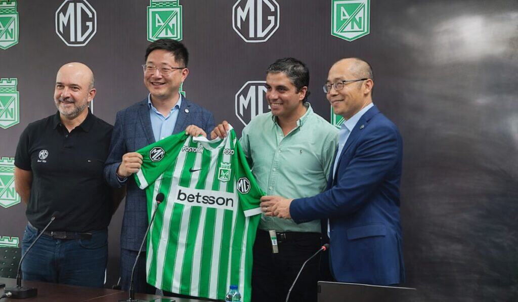 Atlético Nacional presentó un nuevo fichaje internacional y apunta a romper un récord comercial MG Motor Colombia y Atlético Nacional oficializaron una alianza estratégica en un evento realizado en Guarne, Antioquia