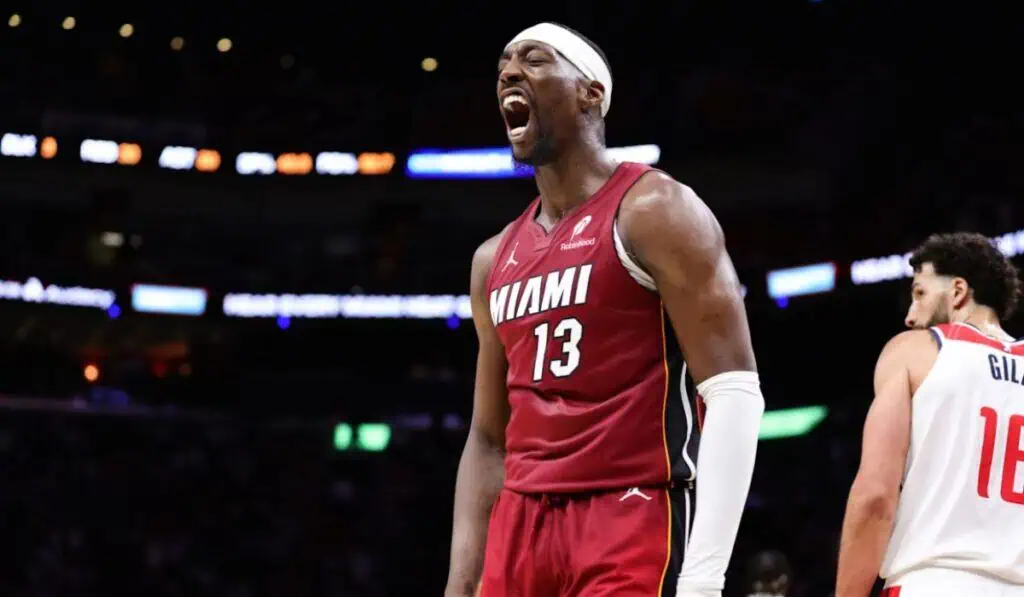 Récord histórico en la NBA termina “bajo sospecha” por decisiones arbitrales Récord histórico en la NBA termina “bajo sospecha” por decisiones arbitrales