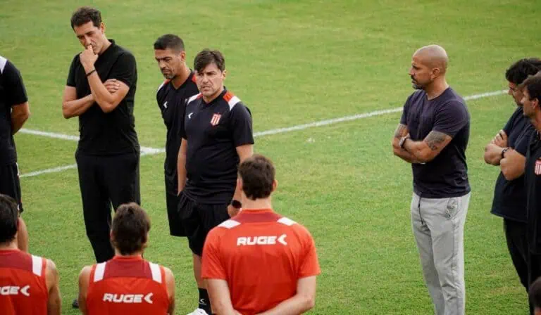 Club argentino que hizo historia en la Copa Libertadores trae su escuela de fútbol a Bogotá