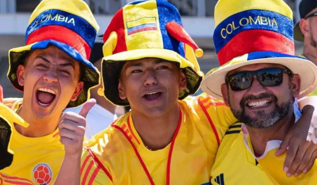 Ser hincha de la Selección Colombia es cada vez más caro: así han subido precios de camisetas y álbum Panini Ser hincha de la Selección Colombia es cada vez más caro