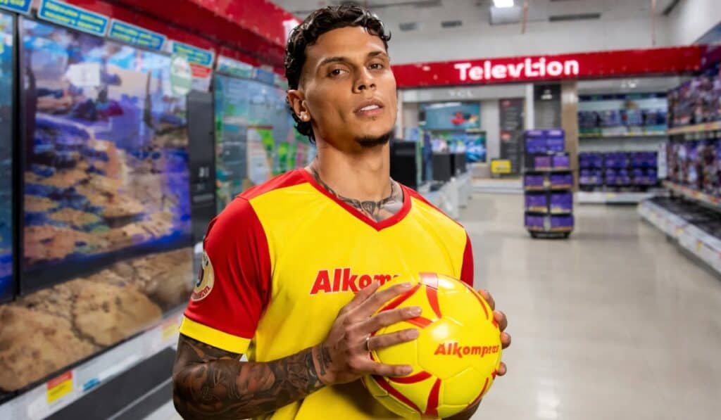 Richard Ríos salta de las canchas a las ventas y se convierte en ficha clave para vender tecnología en Colombia Richard Ríos salta de las canchas a las ventas y se convierte en ficha clave para vender tecnología en Colombia