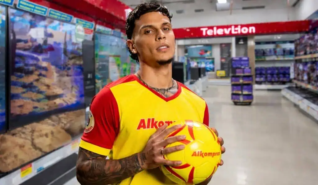 Richard Ríos salta de las canchas a las ventas y se convierte en ficha clave para vender tecnología en Colombia Richard Ríos salta de las canchas a las ventas y se convierte en ficha clave para vender tecnología en Colombia