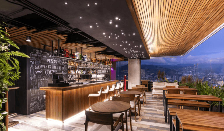 Las suites en Medellín que pasaron de $270 a $720 millones: así opera el hotel que se unió a Hilton Ubicado en El Poblado, York Medellín busca consolidarse entre viajeros internacionales y corporativos. Imagen: cortesía.