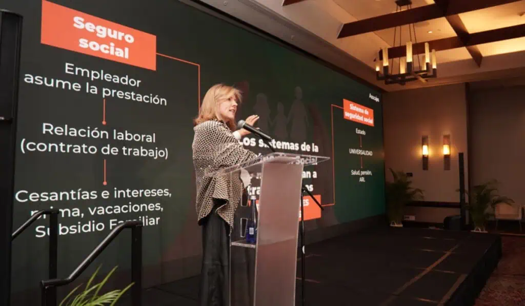 Gran Foro de Protección Social: informalidad y envejecimiento, los grandes retos del sistema colombiano Adriana María Guillén Arango Presidente Ejecutiva, Asocajas