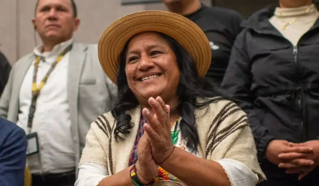 Aída Quilcué abre la puerta a ajustar Paz Total en eventual gobierno de Cepeda; propone mayor respaldo estatal al agro Aída Quilcué, fórmula vicepresidencial de Iván Cepeda