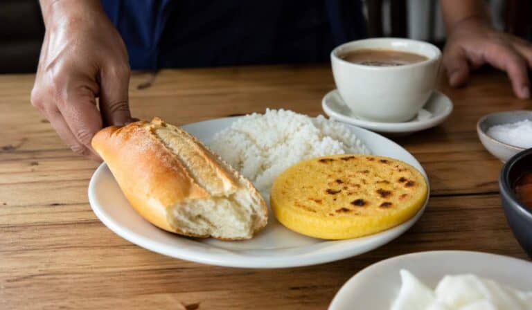Arroz, arepas y pan cambiarán en Colombia por nuevo decreto del Gobierno Petro Arroz, arepas y pan cambiarán en Colombia por nuevo decreto del Gobierno Petro