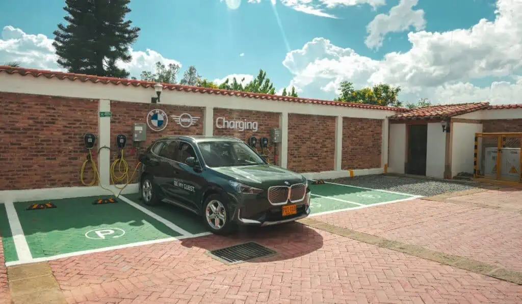 Autogermana inaugura estación de carga eléctrica en Villa de Leyva y fortalece la infraestructura para el turismo sostenible Autogermana inaugura estación de carga eléctrica en Villa de Leyva y fortalece la infraestructura para el turismo sostenible