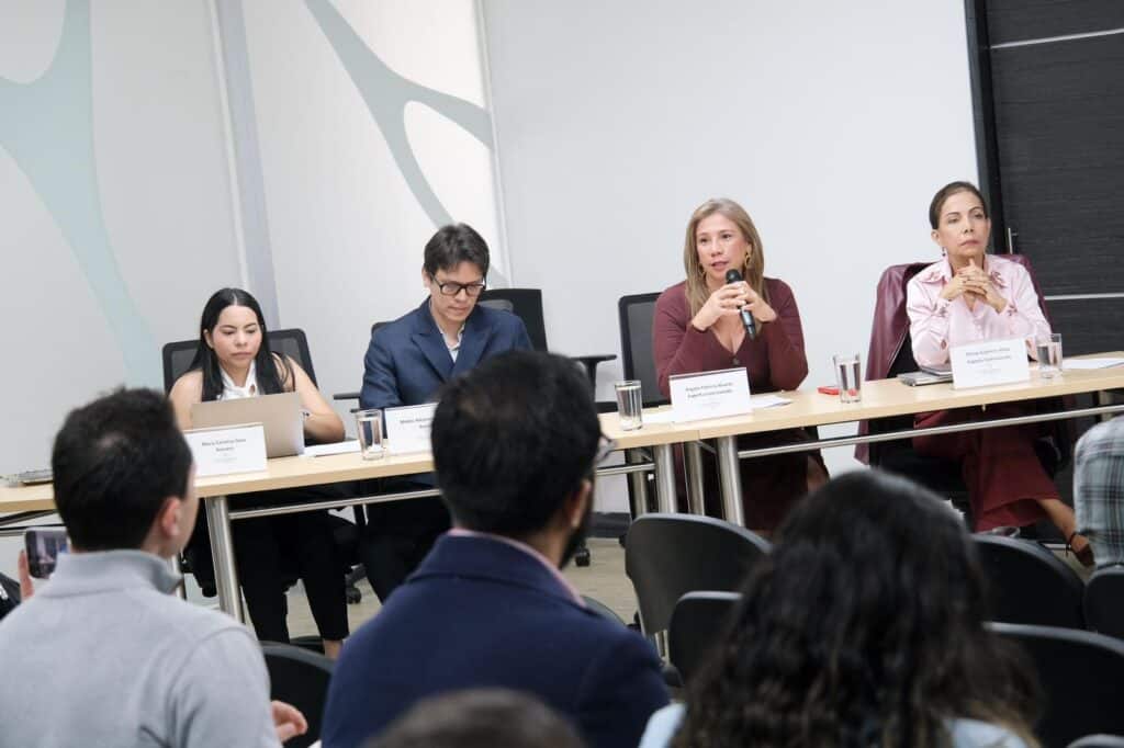 Entrevista | CREG alista nueva regulación que será clave para carros eléctricos; avanza en geotermia e hidrógeno Ángela Álvarez, comisionada experta de la CREG. Imagen: CREG