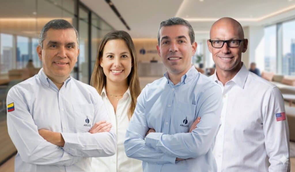 Relevante | Cementos Argos confirma a Jason Teter como CEO de Argos Materials y a Carlos Yusty como CEO de Argos Latam De Izq. a der.: Carlos Yusty, CEO de Argos Latam; Tomás Restrepo, VP Ejecutivo y Natalia Ochoa, VP Financiera de Cemenntos Argos; junto con Jason Teter, CEO de Argos Materials. Foto: Grupo Argos.